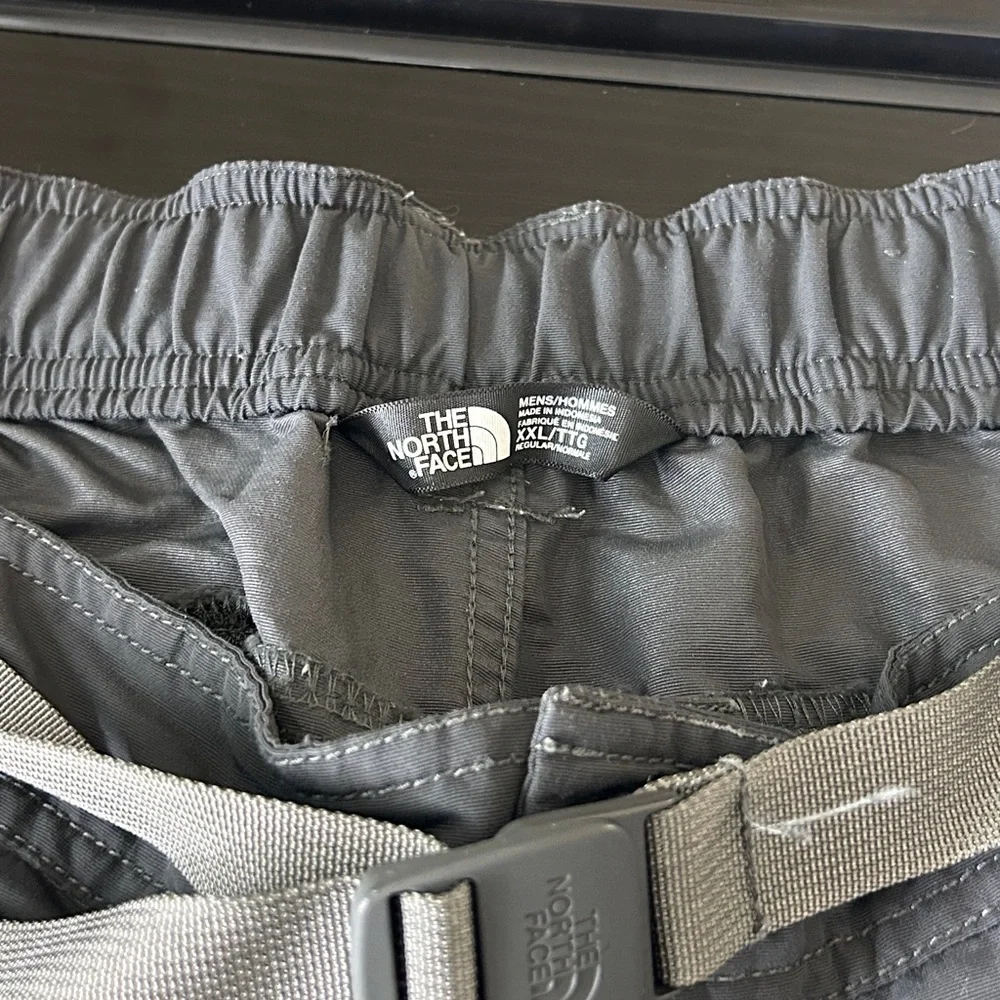 The North Face Mens Zip Off Pants Shorts XXL Gray Cargo Pockets with Belt